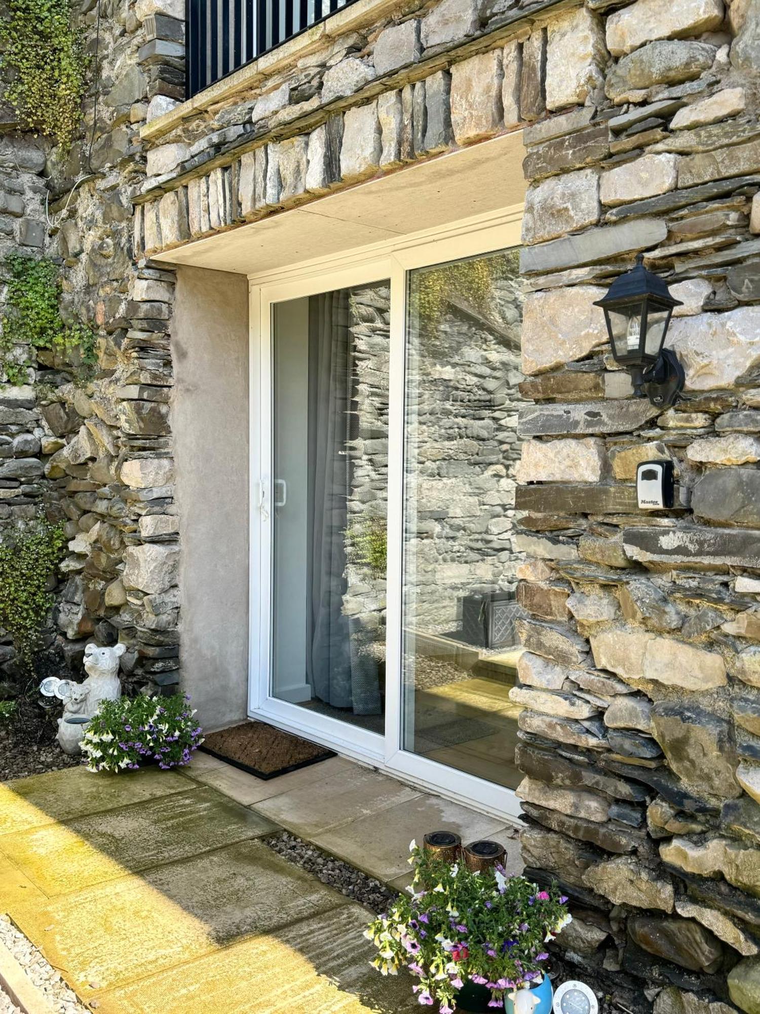The Barn In The Courtyard Aparthotel Ulverston Bagian luar foto