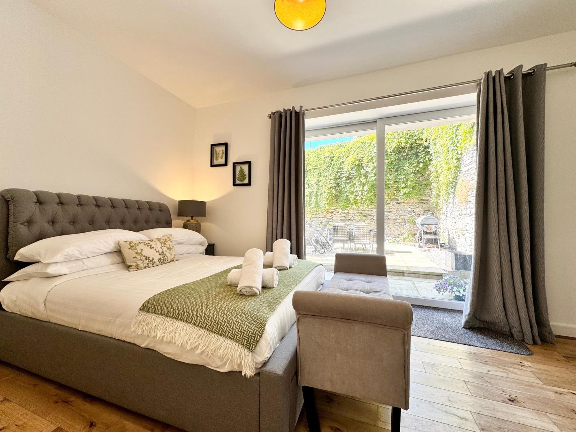The Barn In The Courtyard Aparthotel Ulverston Bagian luar foto