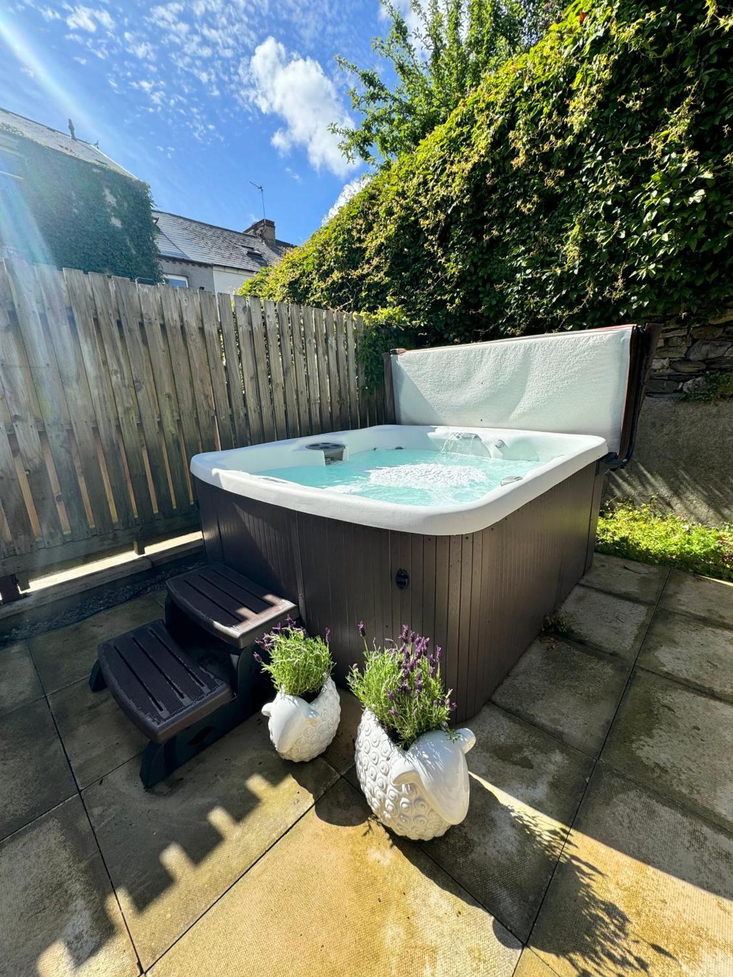 The Barn In The Courtyard Aparthotel Ulverston Bagian luar foto