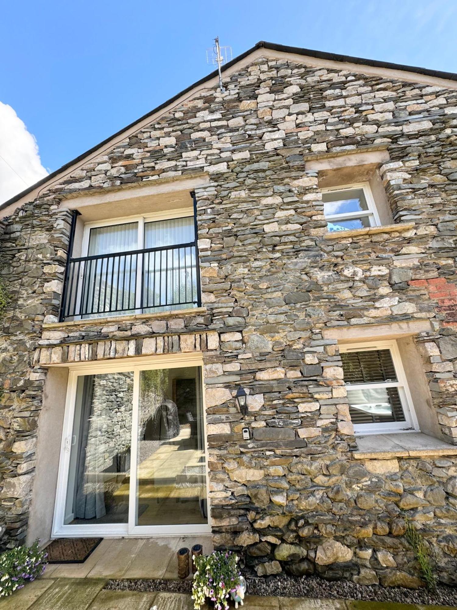 The Barn In The Courtyard Aparthotel Ulverston Bagian luar foto