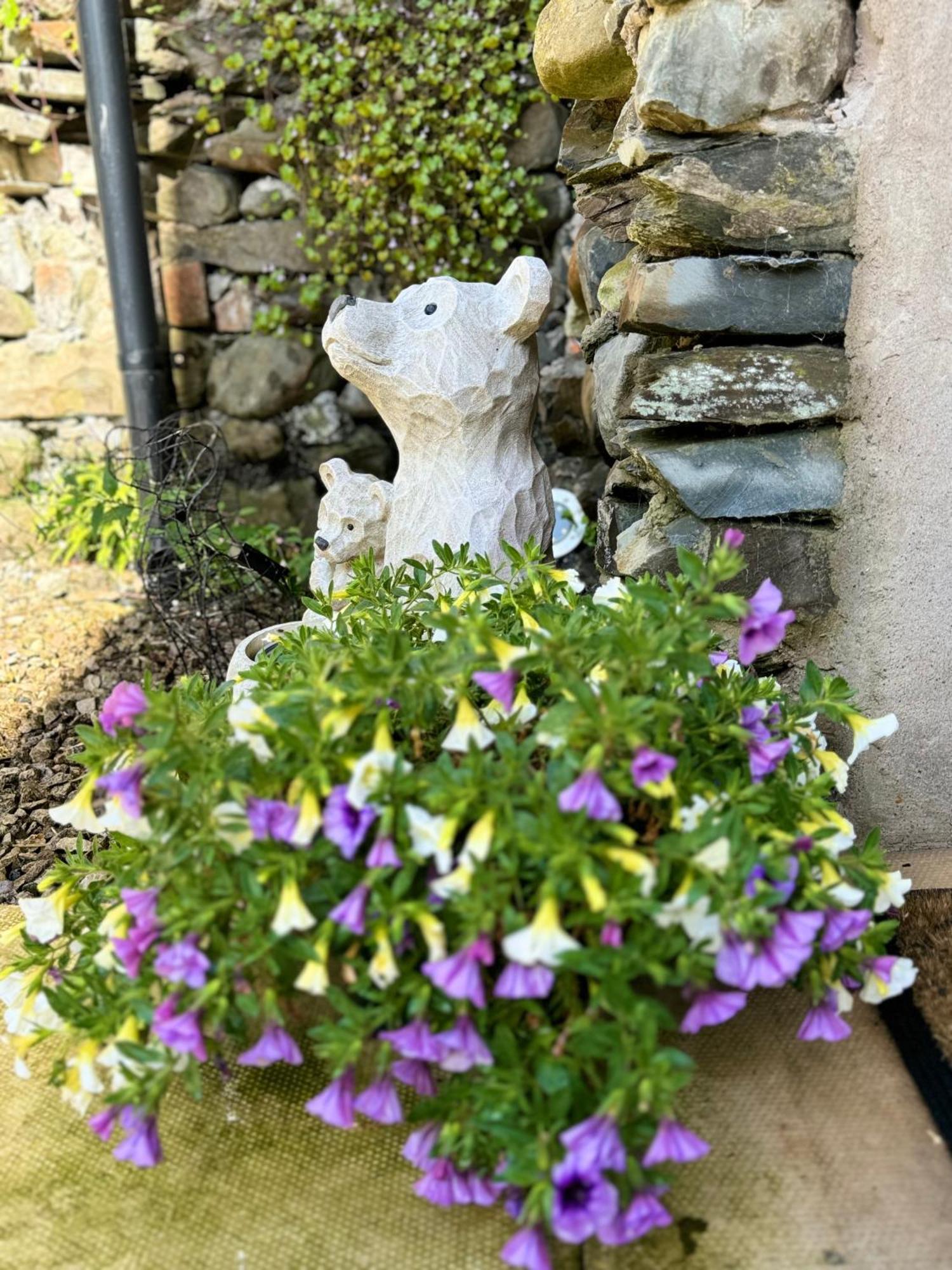 The Barn In The Courtyard Aparthotel Ulverston Bagian luar foto